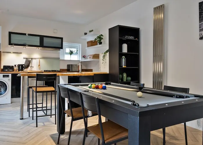Contractors & Relocators Pool Table Flat 2Bed Wifi