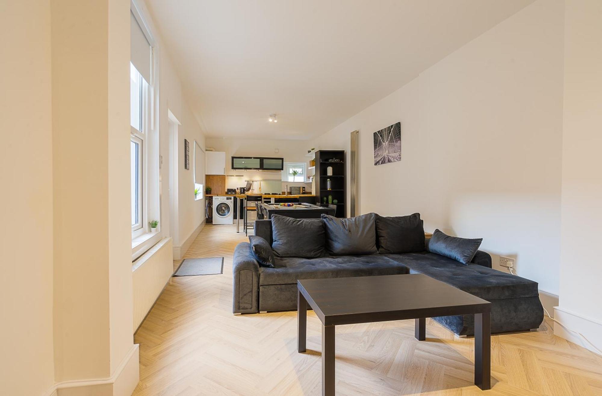 Contractors & Relocators Pool Table Flat 2bed Wifi *