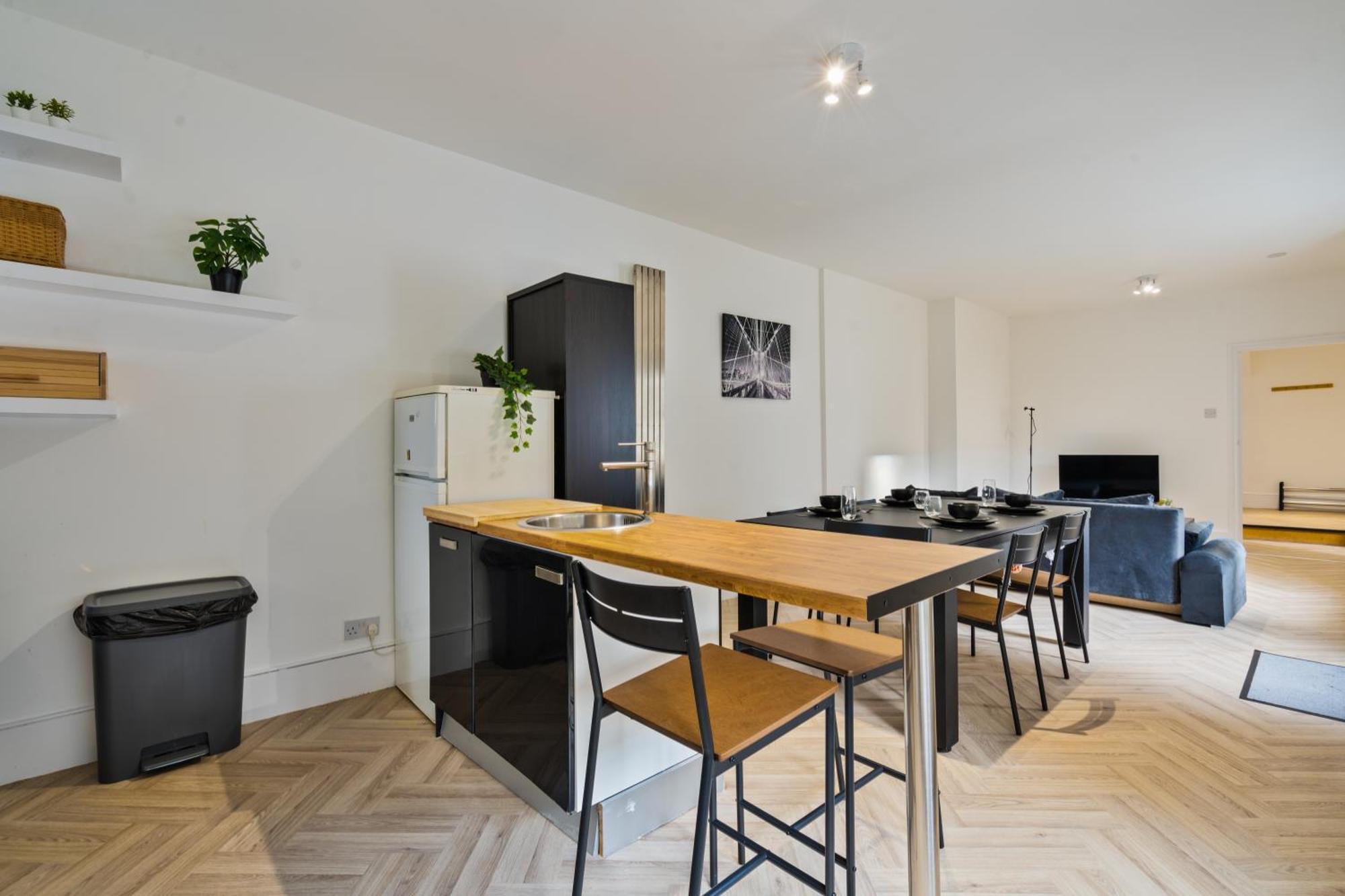 Contractors & Relocators Pool Table Flat 2bed Wifi Londres