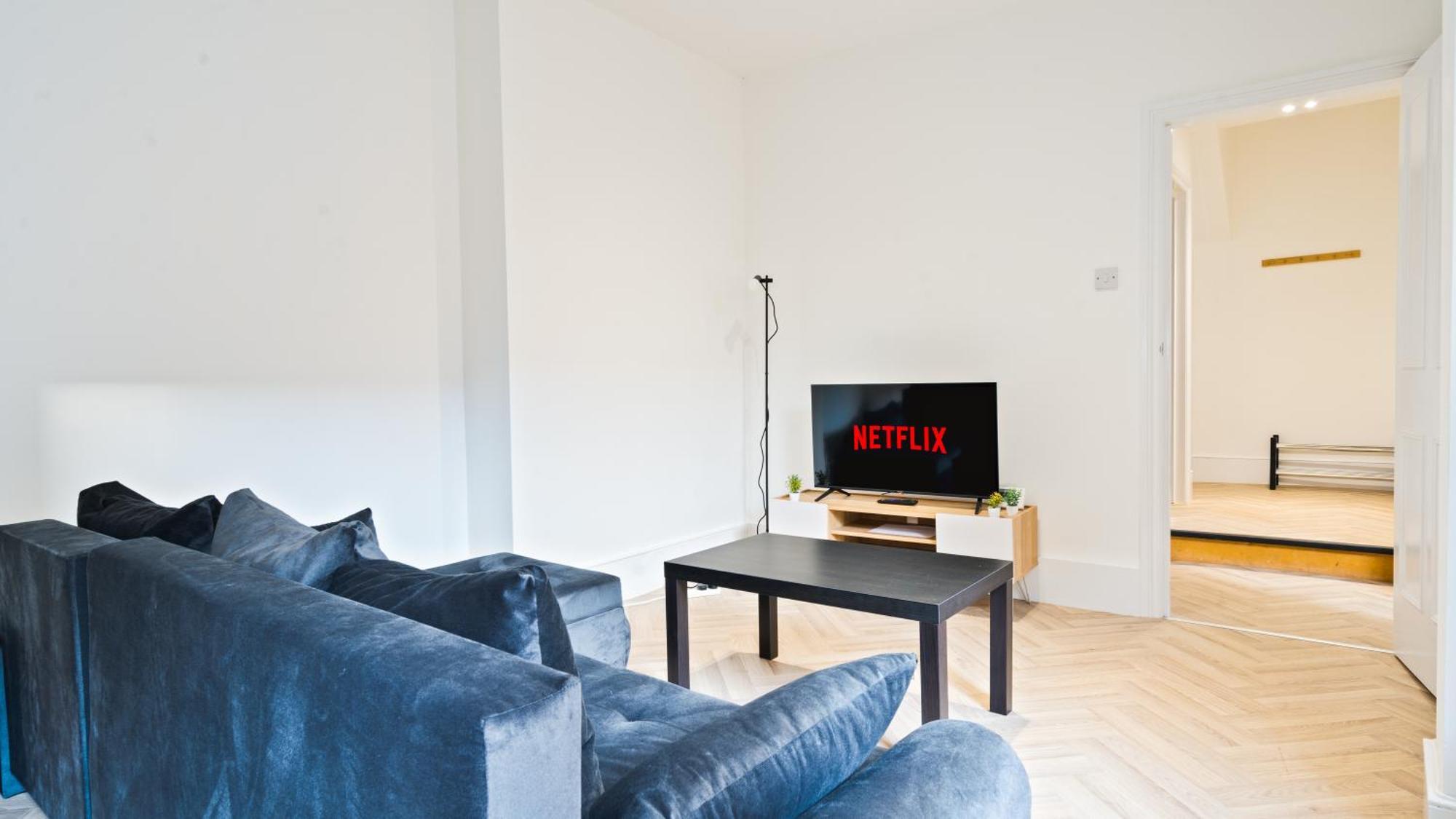 Contractors & Relocators Pool Table Flat 2bed Wifi *